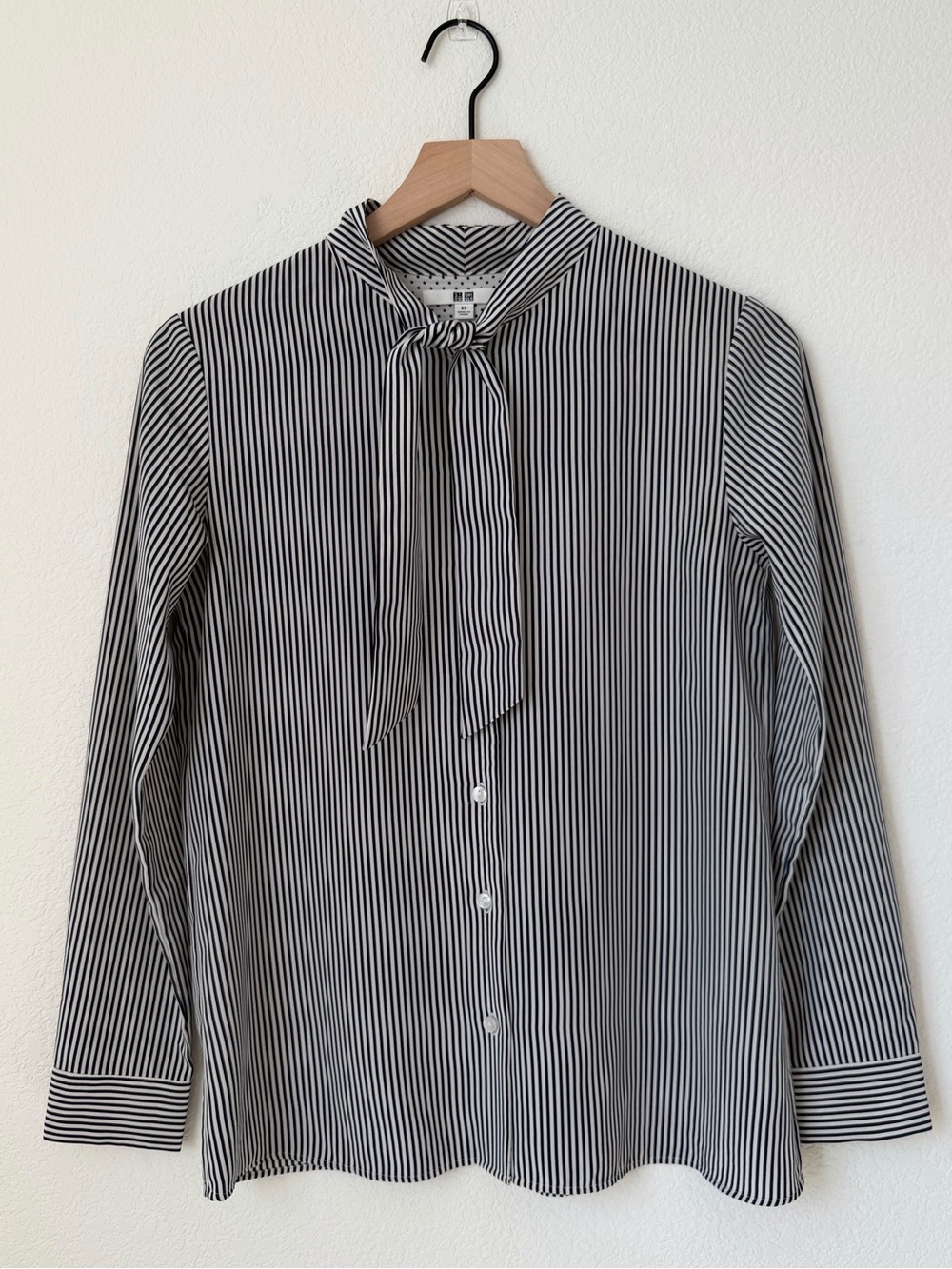 Uniqlo Black and White Vertical-Stripe Tie-Neck Dress Shirt Size XS